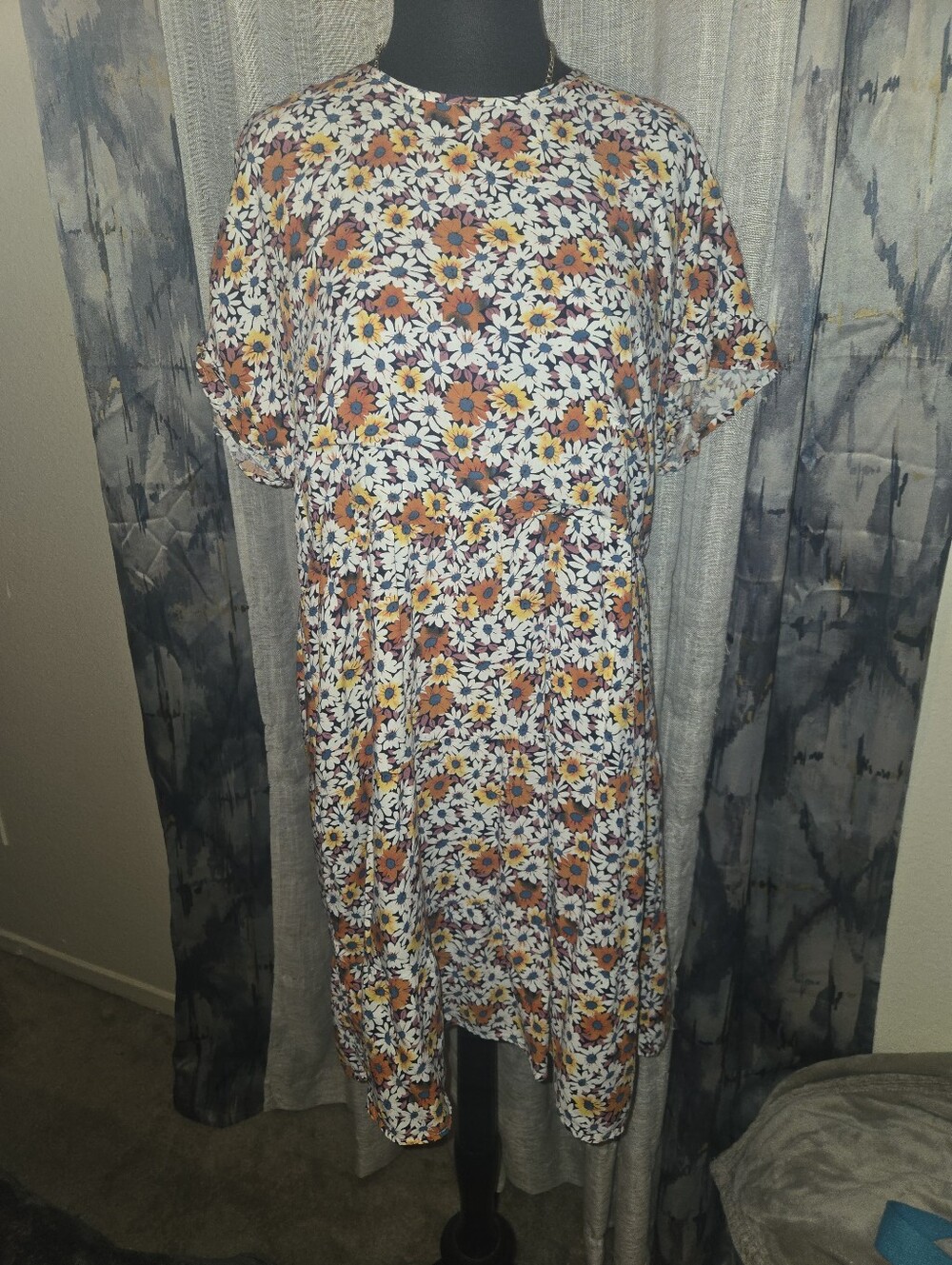 Floral Short-Sleeve Midi Dress in White and Orange